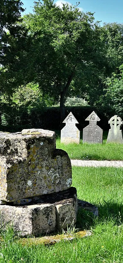 Barcheston, St. Martin's Church: All that remains of a medieval cross