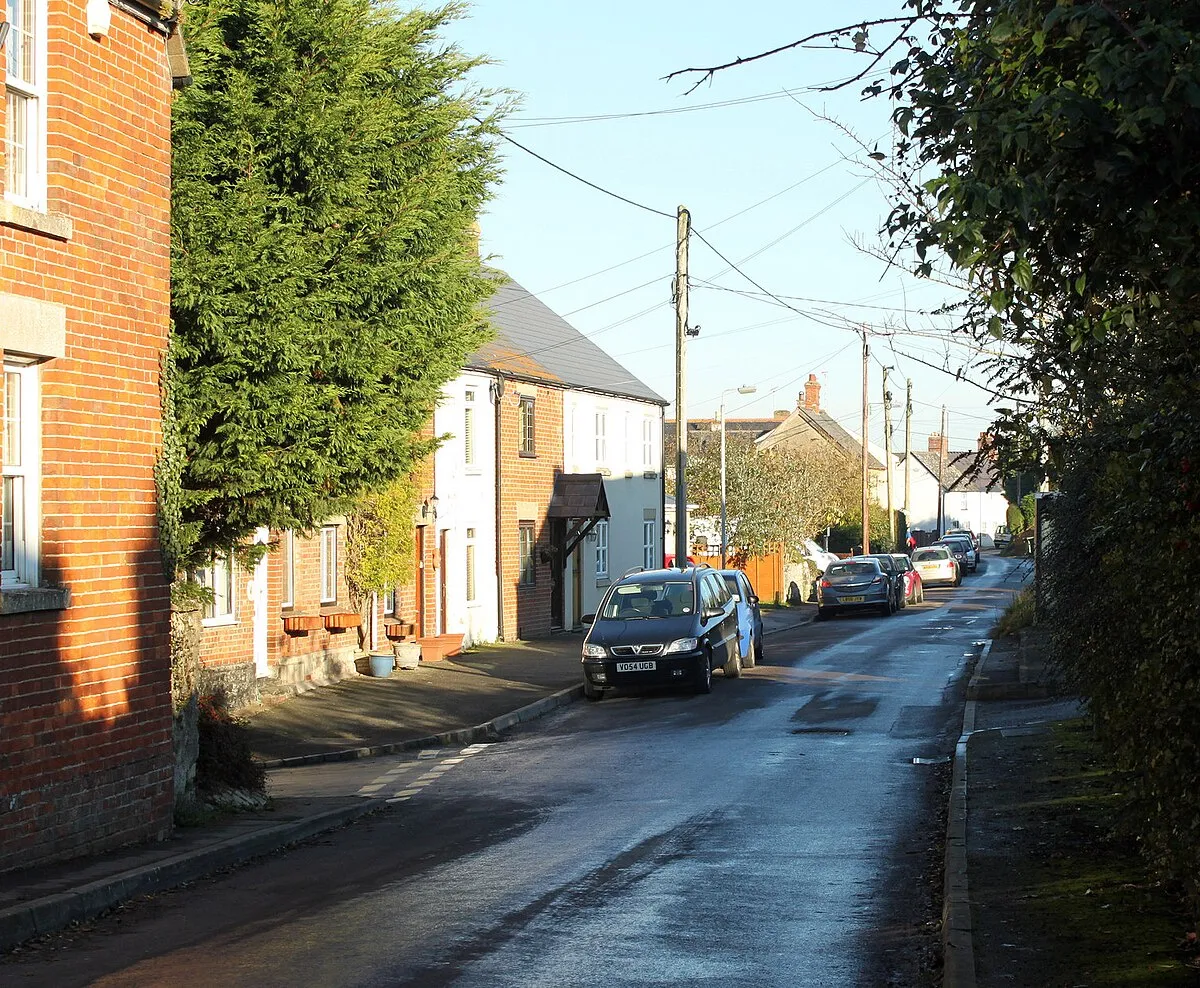 2010 : Bradenstoke village street