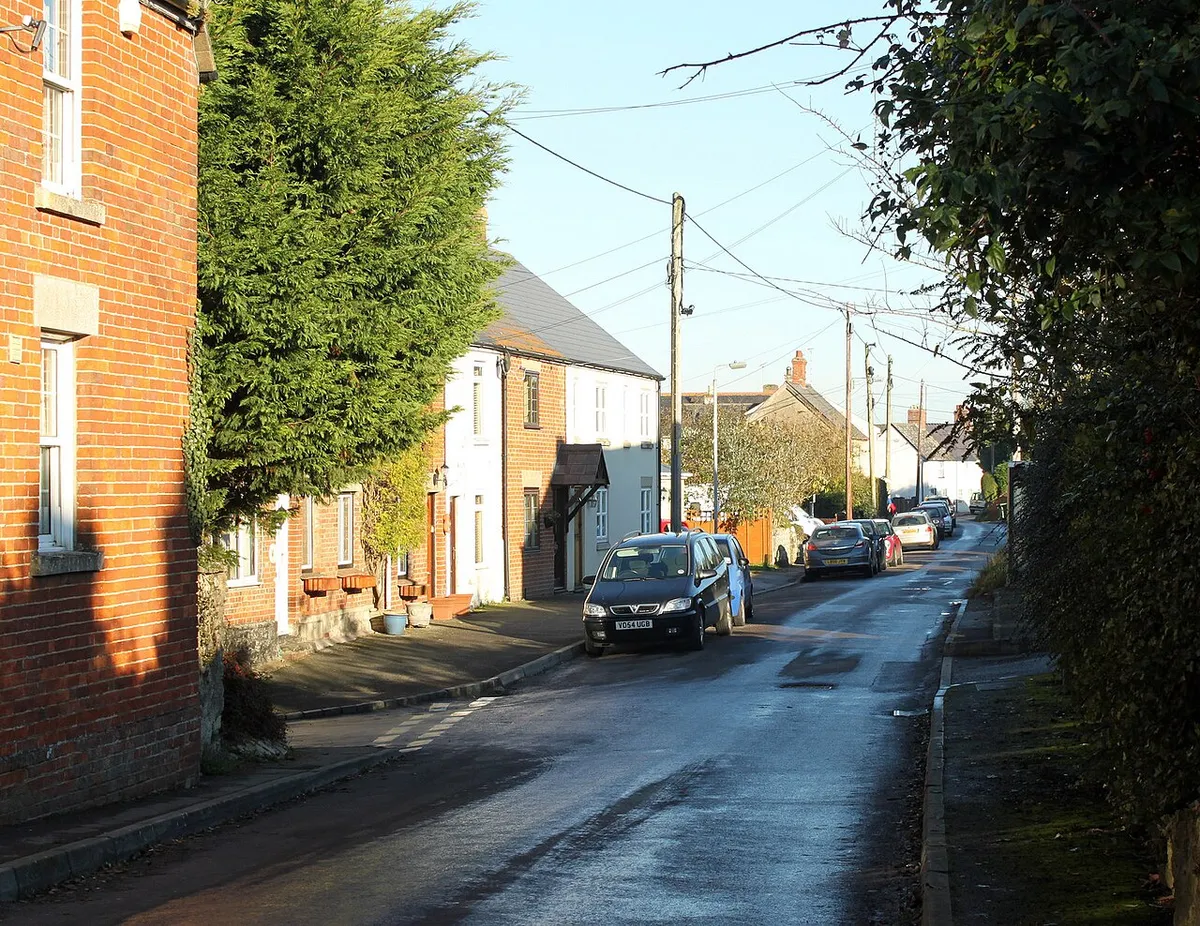 2010 : Bradenstoke village street