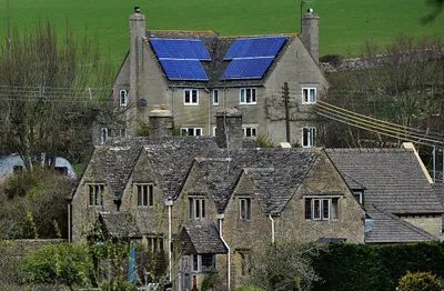 Daglingworth: A house and cottages in the village