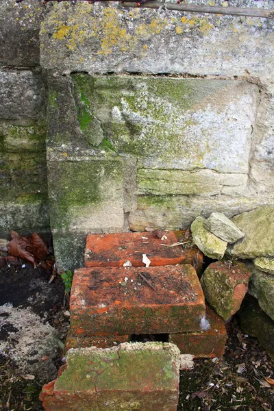 Benchmark on 'The Old School House'