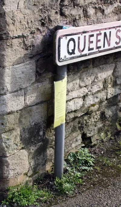 Benchmark on Kardamon Lounge at junction of Newland Street and Queen Street