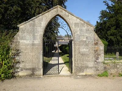 Arched gate