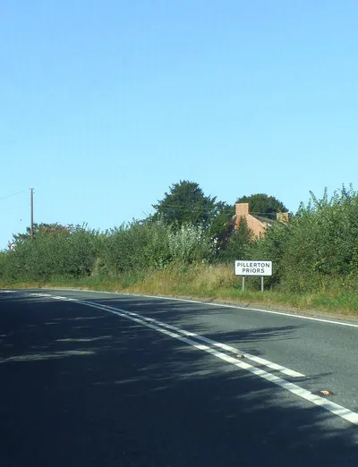 A422 approaching Pillerton Priors