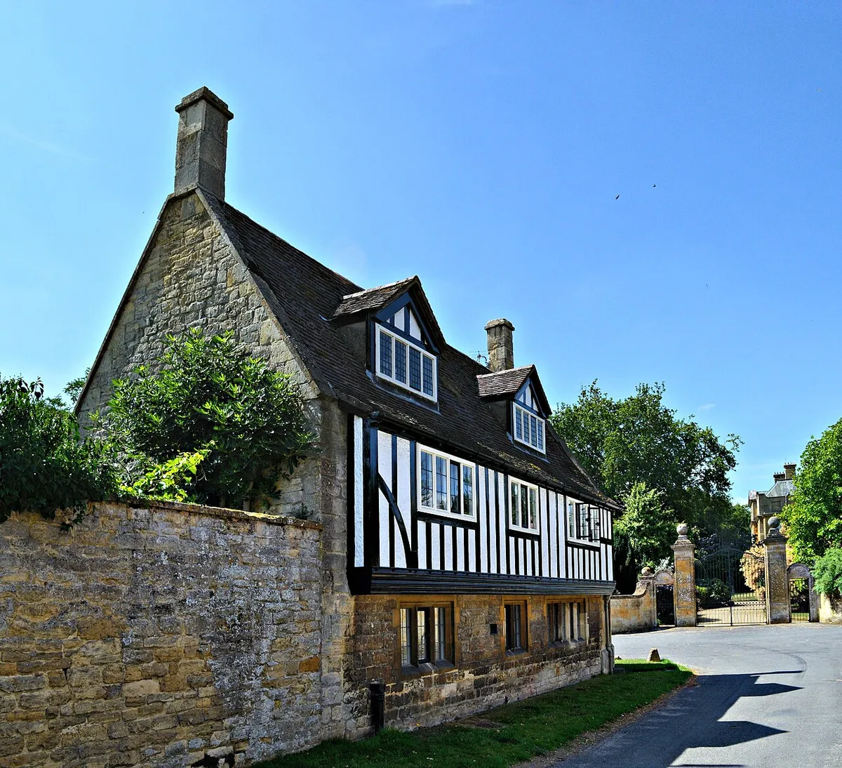 1, Church Row, Overbury