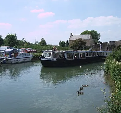 Adventuress approaching The Swan under Canal Bridge, Radcot