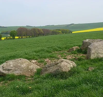 Tumulus, Avebury The site of the tumulus beside the bridleway south of New Barn. Looking up to Monkton Down.
