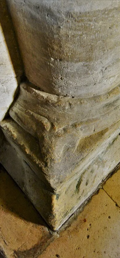 Elkstone, St. John the Evangelist Church: Column base detail on the original Norman tower arch