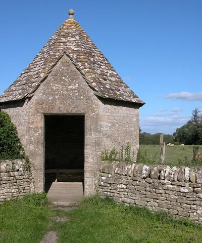 Cotswold stone bus shelter Built in local stone in 1951.