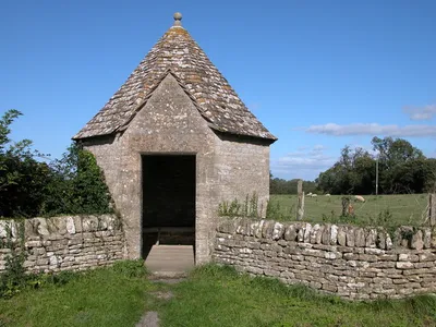 Cotswold stone bus shelter Built in local stone in 1951.