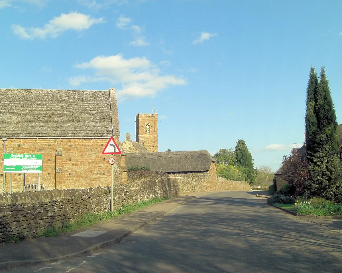 B4035 passes Swalcliffe Barn