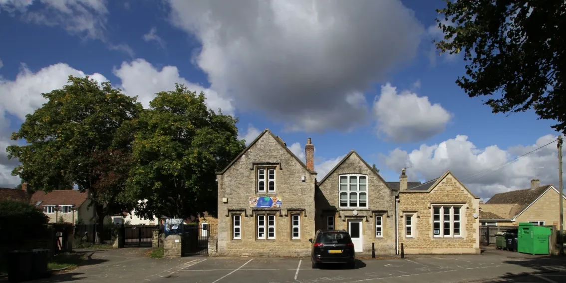 Church of England primary school in Church End, Standlake, Oxfordshire, seen from east-southeast