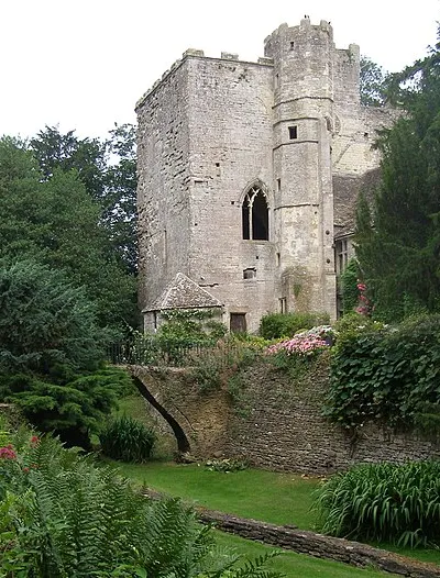 *Photographer C. Michael Hogan, the copyright holder, licences this image as described below.
Photo taken July 6, 2006
Photo of Beverston Castle gatehouse, Gloucestershire, England