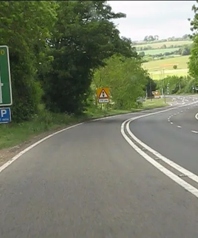 A40 approaching Shipton Sollers traffic lights