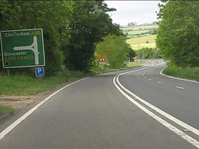 A40 approaching Shipton Sollers traffic lights