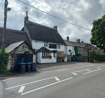 The Cinnamon Stick, Middle Barton
