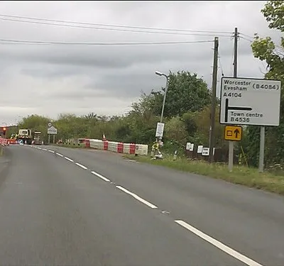 A4104 near Pershore cemetery