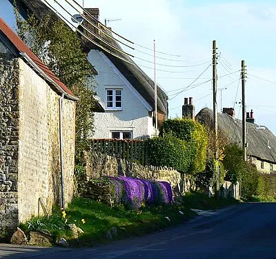 Badbury, Swindon Badbury is a small village on the escarpment just south of the M4 motorway. Amenities are few but do include a public house. This is a view looking south.