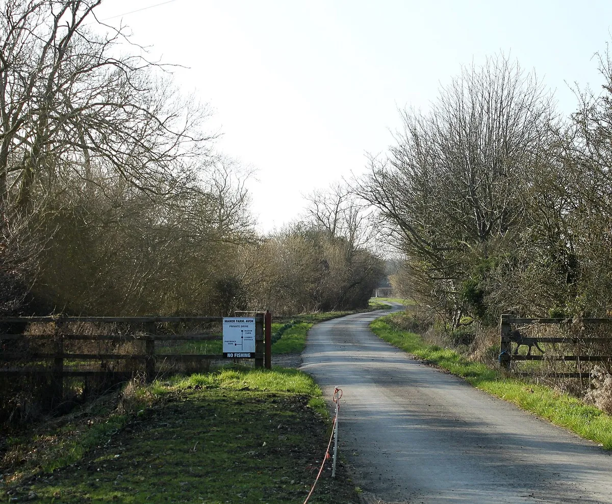 2011 : Entrance to Manor Farm, near Avon