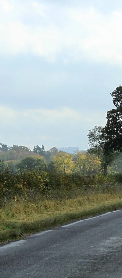 2011 : Minor road east between Alton Priors and Wilcot