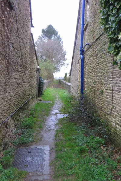 Footpath to the West End