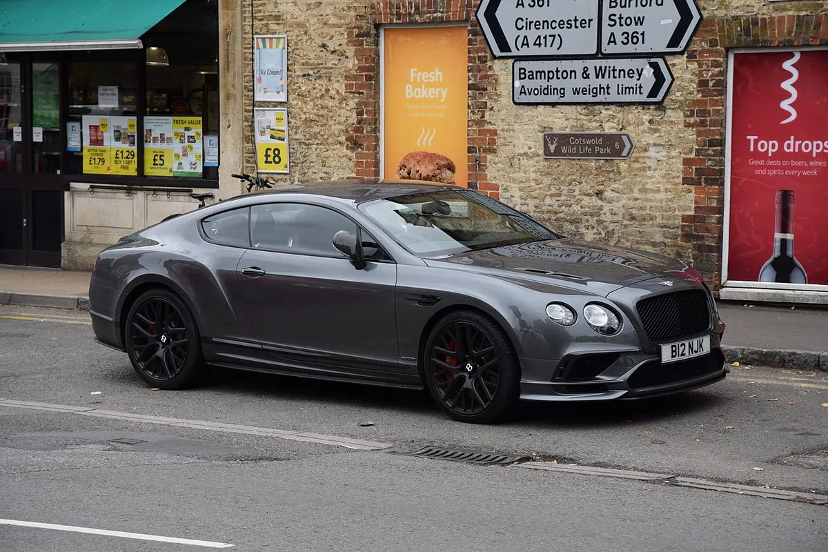 2002 Bentley Continental GT (2003 model), W12 6.0 litre twin turbo at Lechlade, Gloucestershire, 6 September 2018.