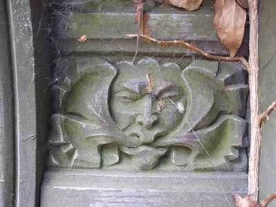 A face that watches the supplicants