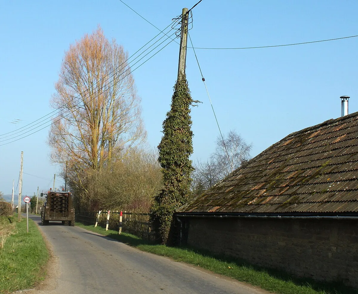 2011 : Barn at Bosmere Farm, Tytherton Lucas
