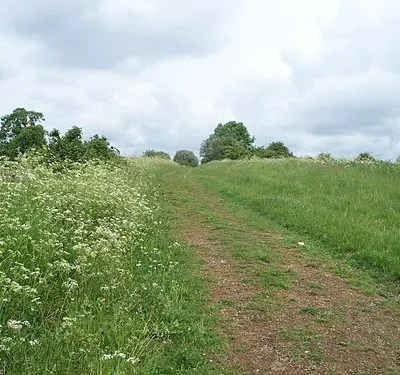 Bridleway to the B4068