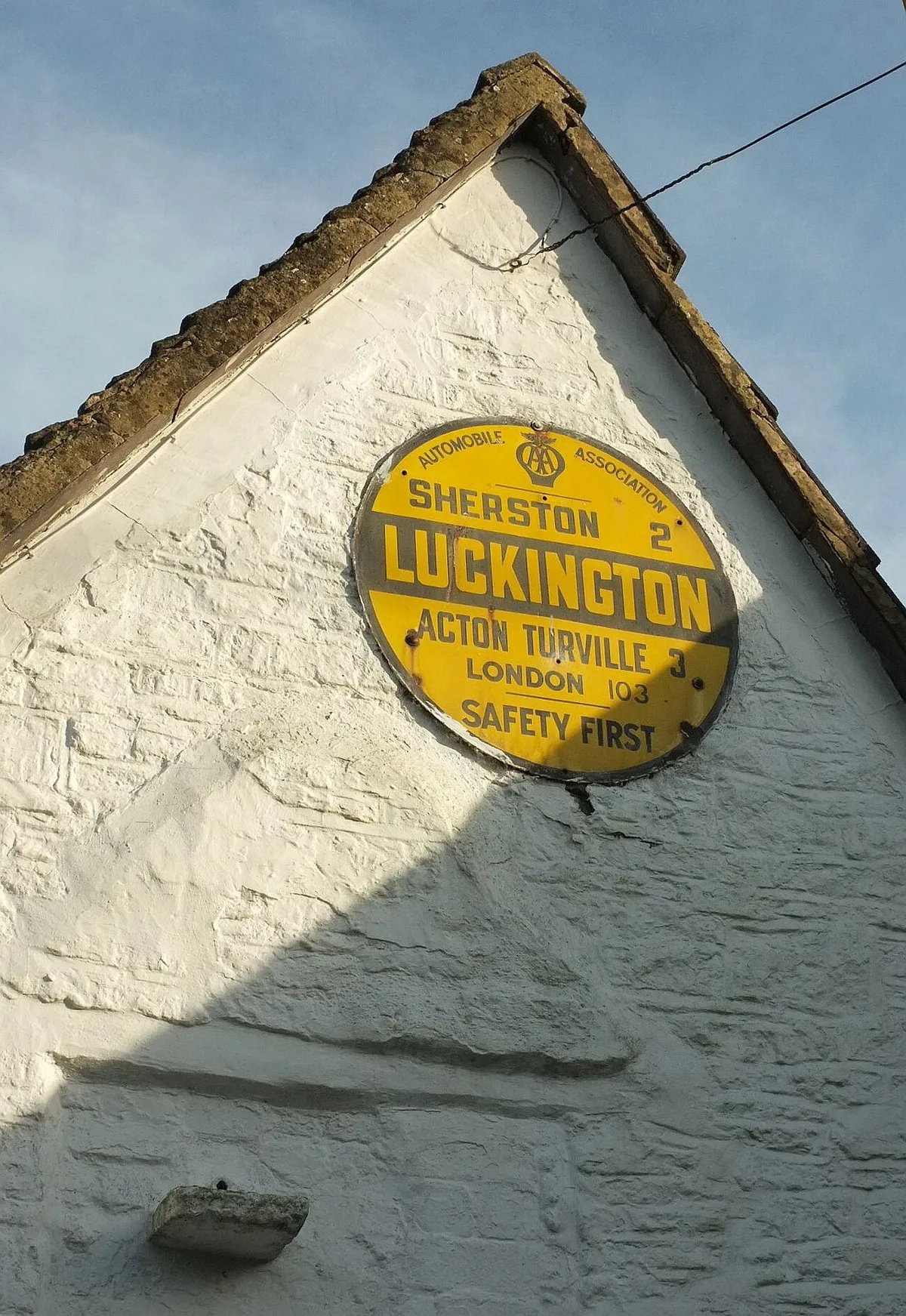 AA sign, Luckington