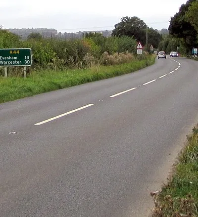 A44 distances west of Moreton-in-Marsh