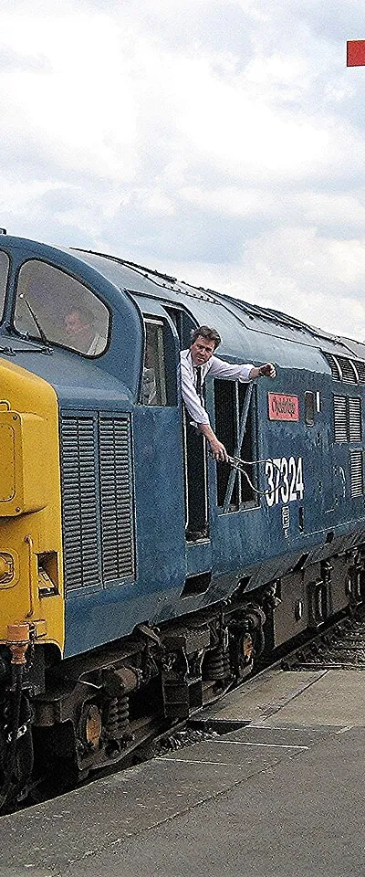Class 37 37324 arriving into Winchcombe Station Gloucestershire and Warwickshire Railway 05-04-2009