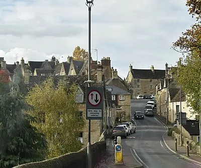 B4014, Tetbury