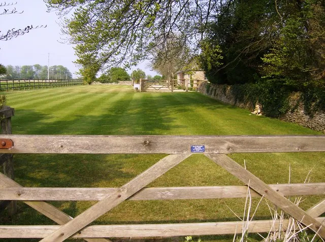 An immaculate footpath at Setts Farm The Macmillan Way long distance path runs past Setts Farm.  The owner realises the need to maintain a well-kept footpath for the all-important walkers and has mowed this, complete with stripes.  Thank you.