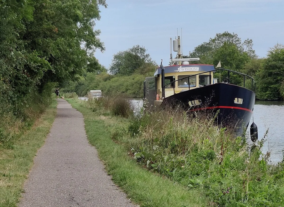 Boats moored along the Gloucester and Sharpness Canal