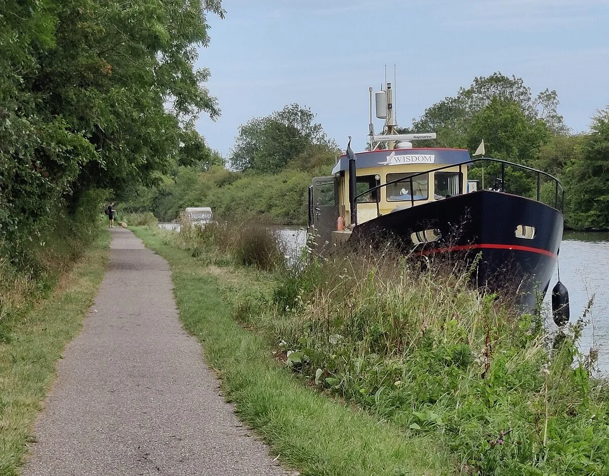 Boats moored along the Gloucester and Sharpness Canal