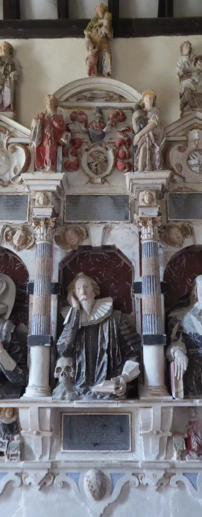 Effigies on the Vaulx memorial