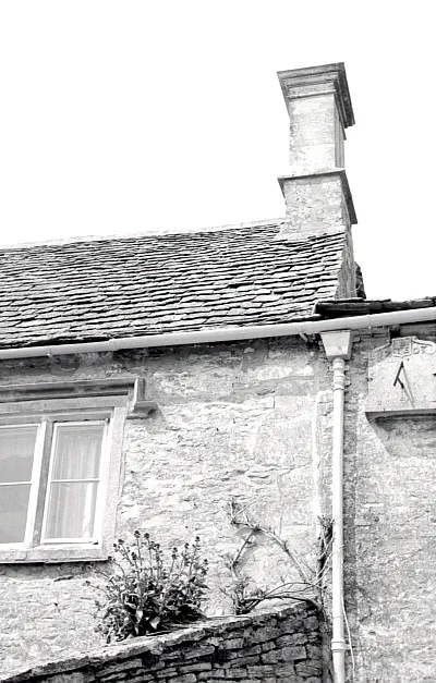Vertical sundial on Sundial Cottage, Ampney St Peter, Gloucestershire