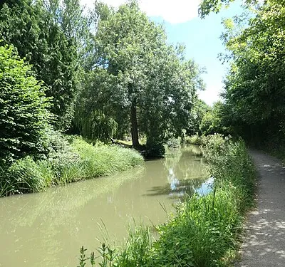 Bend on the Wilts & Berks canal