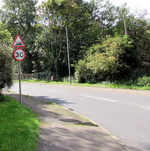 21% gradient ahead, Brimscombe