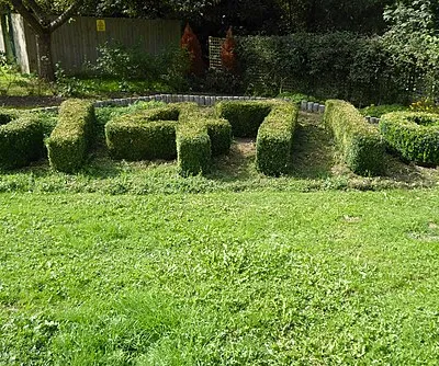 1471 topiary