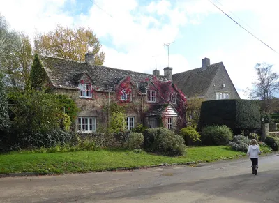Autumn comes to Ampney St Mary