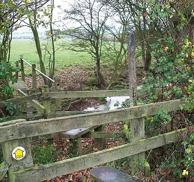Complicated crossing Two stiles and a bridge are required to pass from one field to the next.  This is the footpath from Bourton-on-the-Hill to Longborough.