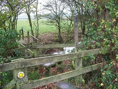 Complicated crossing Two stiles and a bridge are required to pass from one field to the next. This is the footpath from Bourton-on-the-Hill to Longborough.