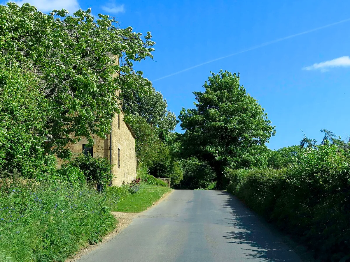 A rural road passes Hidcote Cottage