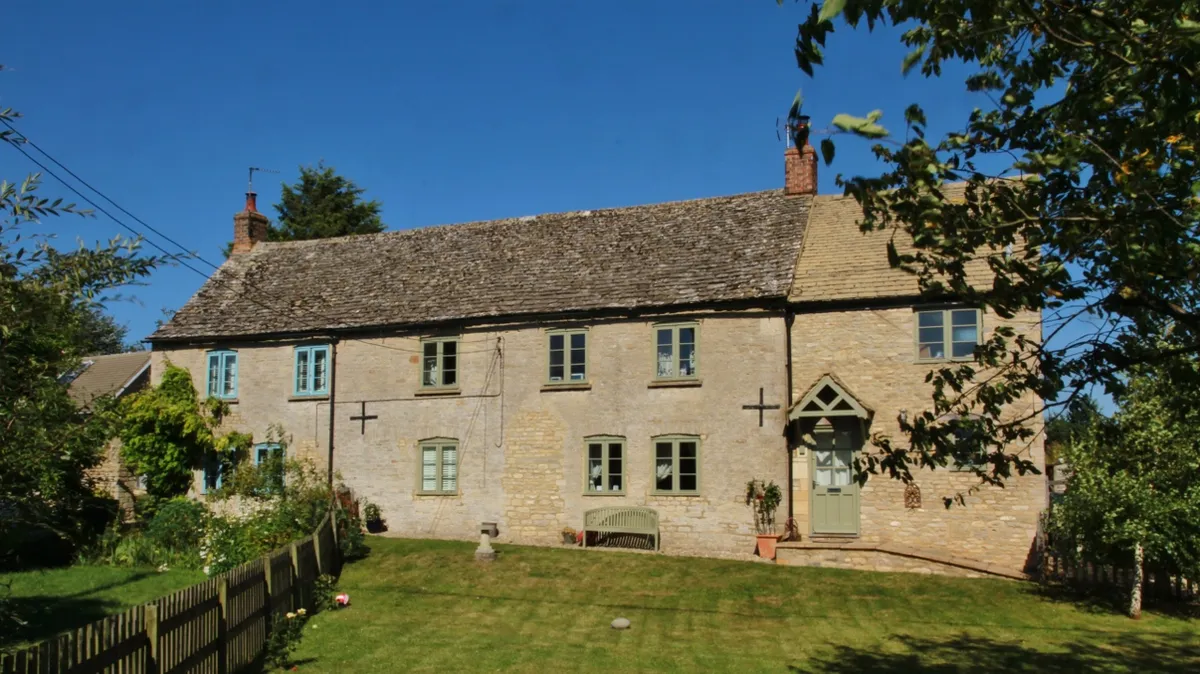 Curbridge Farm Cottages, Curbridge, Oxfordshire, seen from the west