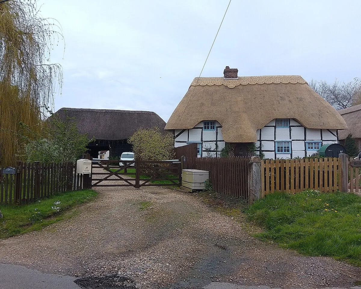 Bridgemans and Belvedere barn, Lower Green