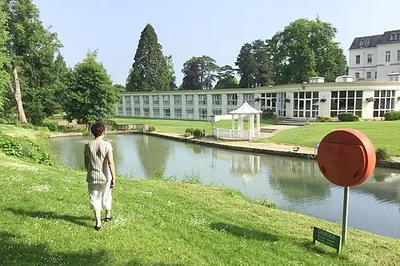 The back of the Cheltenham Park Hotel in 2016, showing two-storey accommodation. A part of the house is seen on the right. The hotel was renamed ‘DoubleTree by Hilton’ from March 2017, following a £4.5m refurbishment.