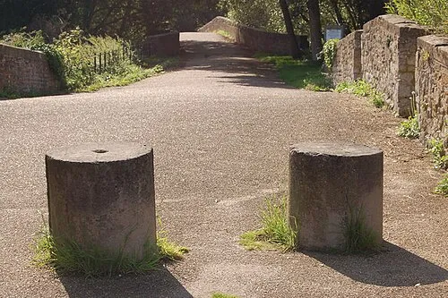 Anti-tank cylinders on the Old Pershore Bridge