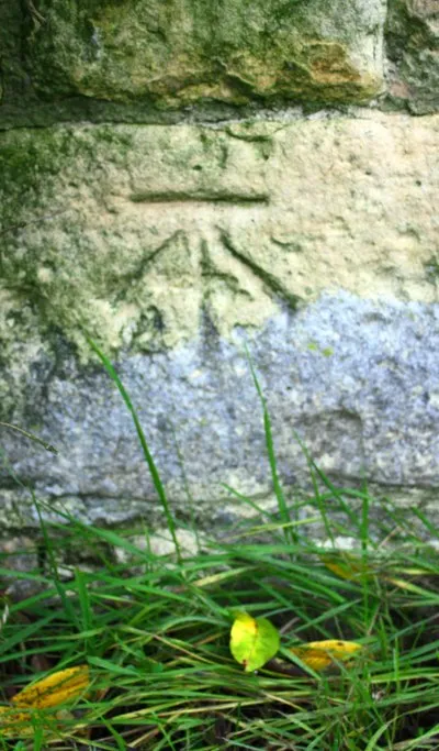 Benchmark on 'The Cottage', Choicehill Road